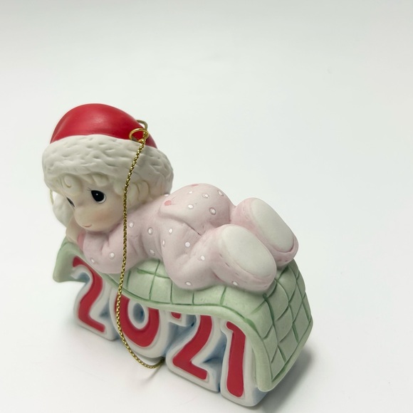 🌨️❄️🔴Precious Moments - Baby’s 1st Christmas (2021) Porcelain Ornament - Picture 6 of 17